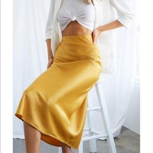 Golden yellow satin maxi skirt 💛